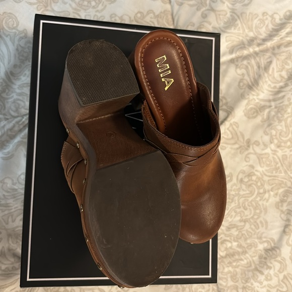 MIA Ravine Clog- like new- worn once - Picture 3 of 3